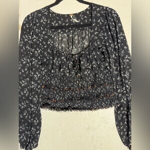 Free People Black Floral Blouse Size Small Long Sleeve Ruffles Cropped